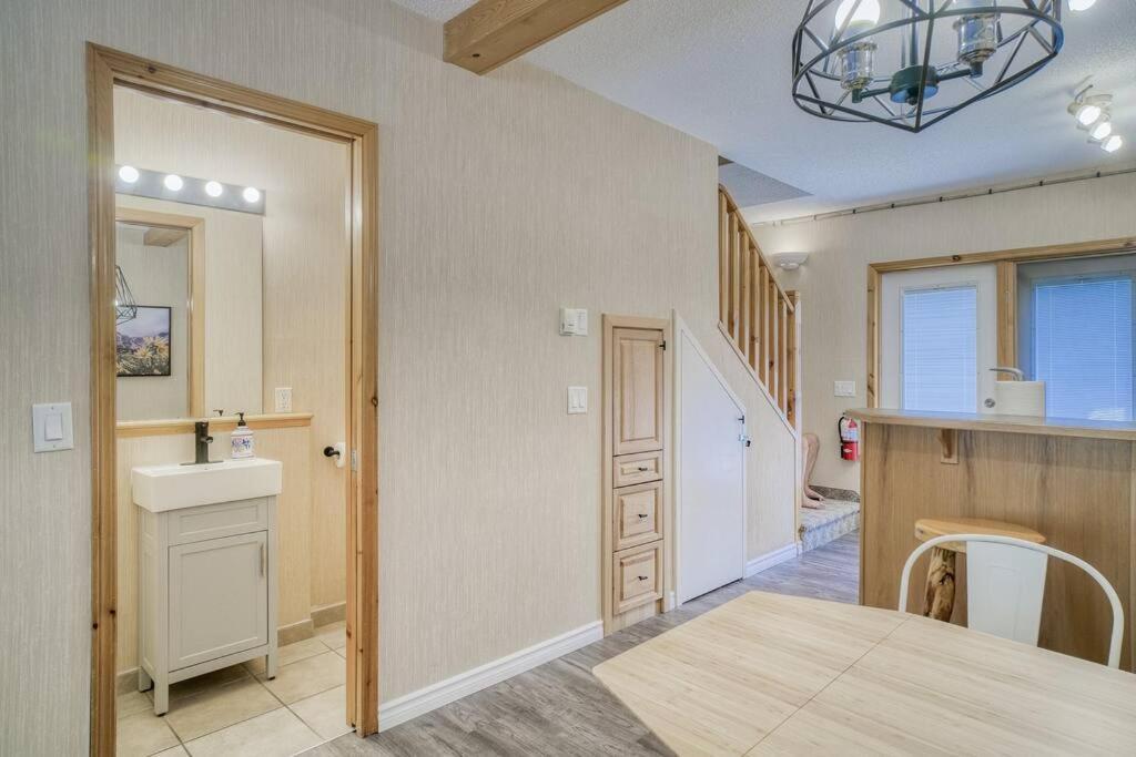 5 Mins To Banff - Cozy Townhome 2Br&2Bath - Banff Pass Included 캔모어 외부 사진