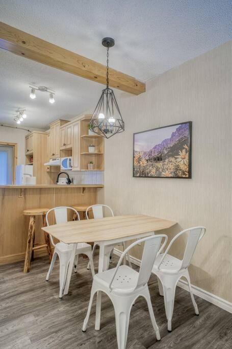 5 Mins To Banff - Cozy Townhome 2Br&2Bath - Banff Pass Included 캔모어 외부 사진