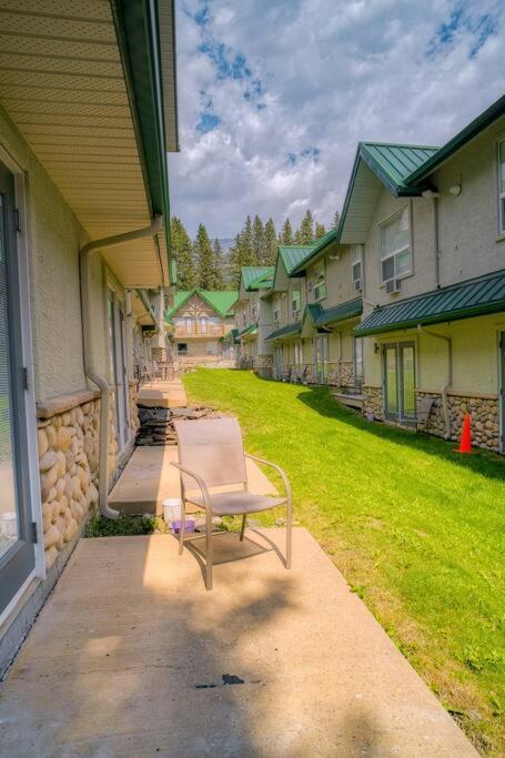 5 Mins To Banff - Cozy Townhome 2Br&2Bath - Banff Pass Included 캔모어 외부 사진