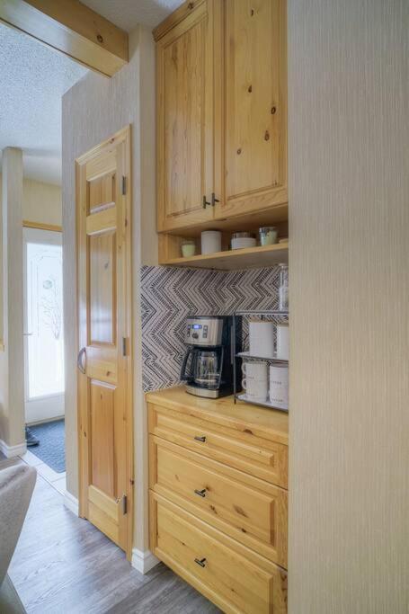 5 Mins To Banff - Cozy Townhome 2Br&2Bath - Banff Pass Included 캔모어 외부 사진
